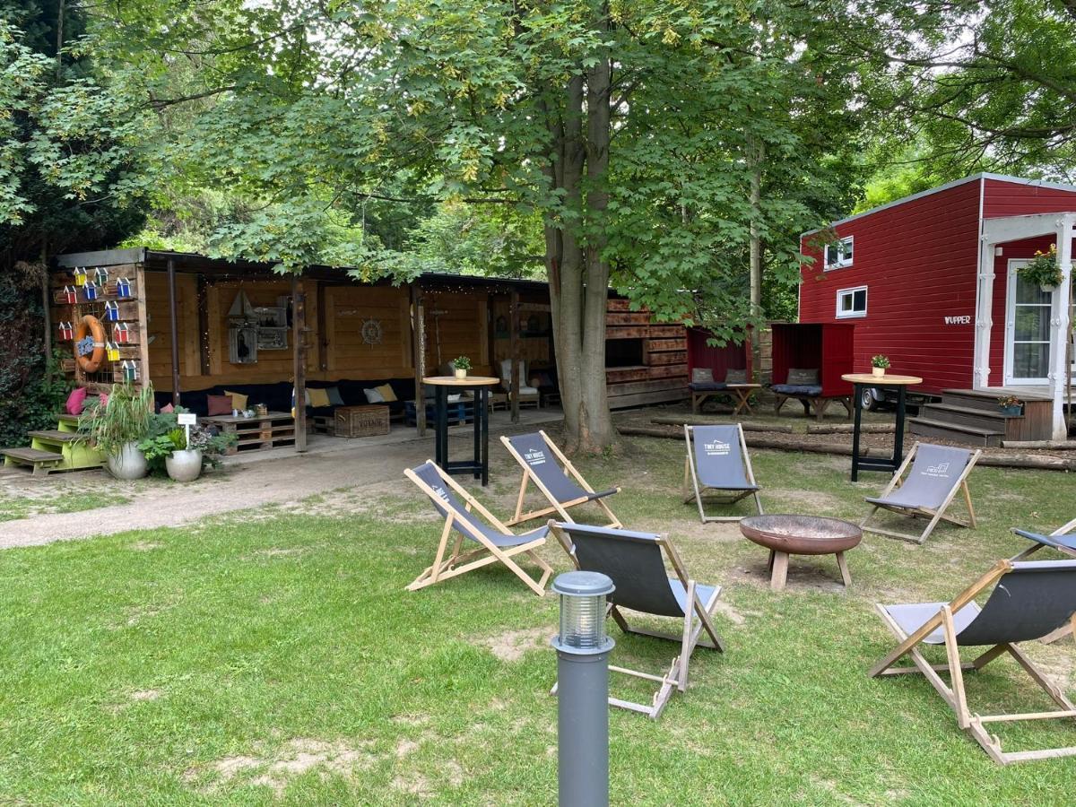 Tiny House Ems Im Pier9 Tiny House Hotel Hamm  Exteriör bild